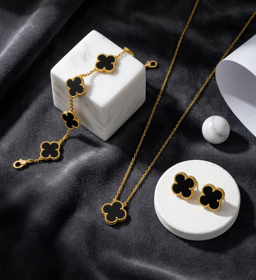 Midnight Clover Elegance: 18K Gold-Plated Jewelry Set